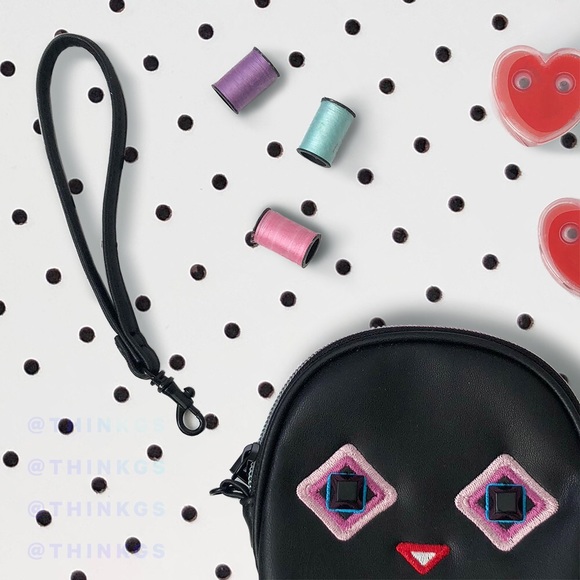 💕 🌈 Black Mini Gem Face Purse - Picture 2 of 3